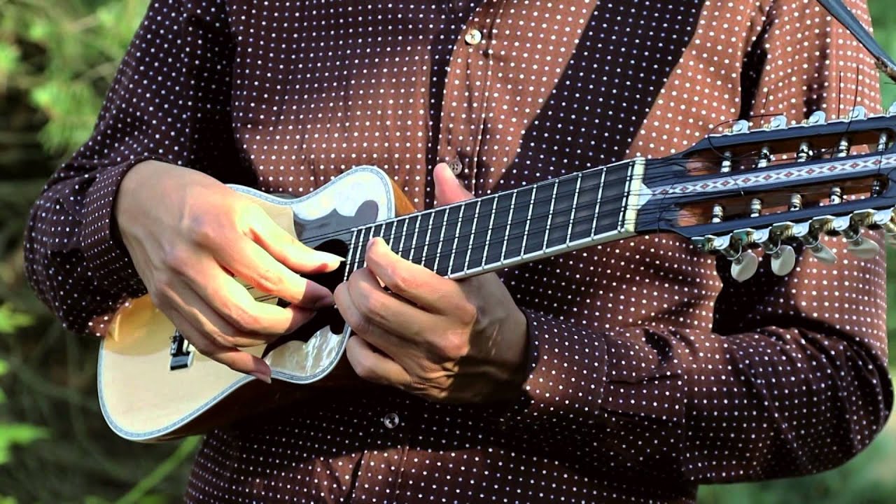 El Condor pasa na charango