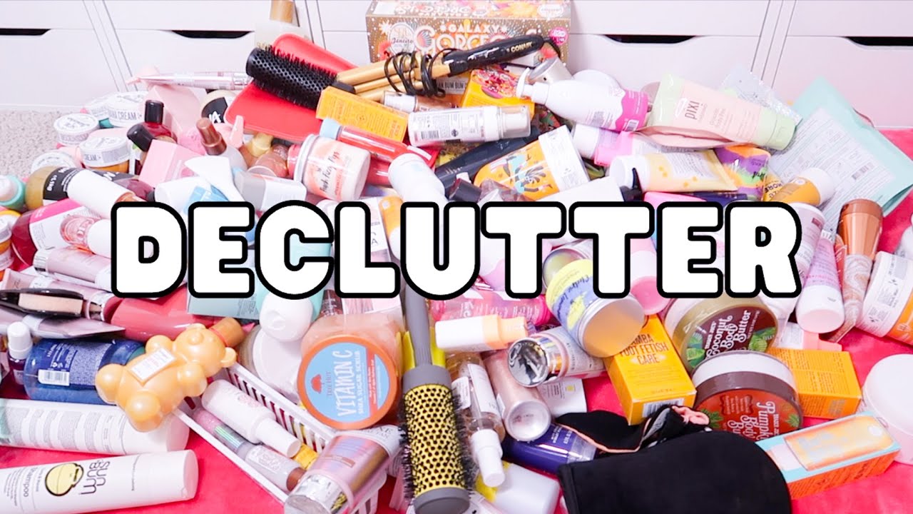 DECLUTTERING MY MASSIVE COLLECTION! VLOGMAS DAY 16 | Paige Koren