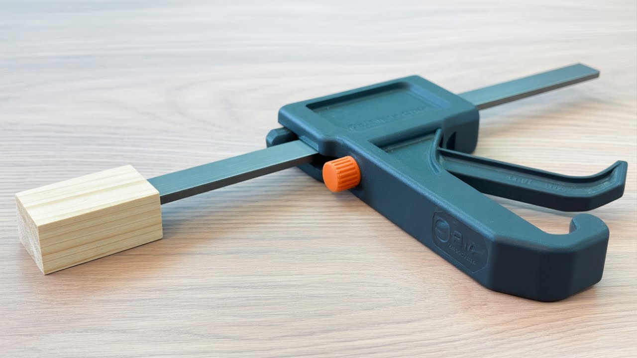 I didn't believe it myself! A cool device made of an old clamp and wood!