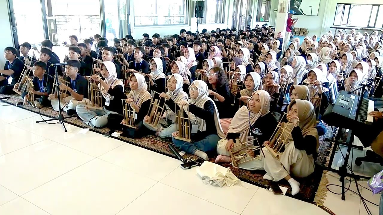 SMPN 2 Kelapa DuaTangerang #Angklung di Bale Seni Barli   #Kotabaruparahyangan