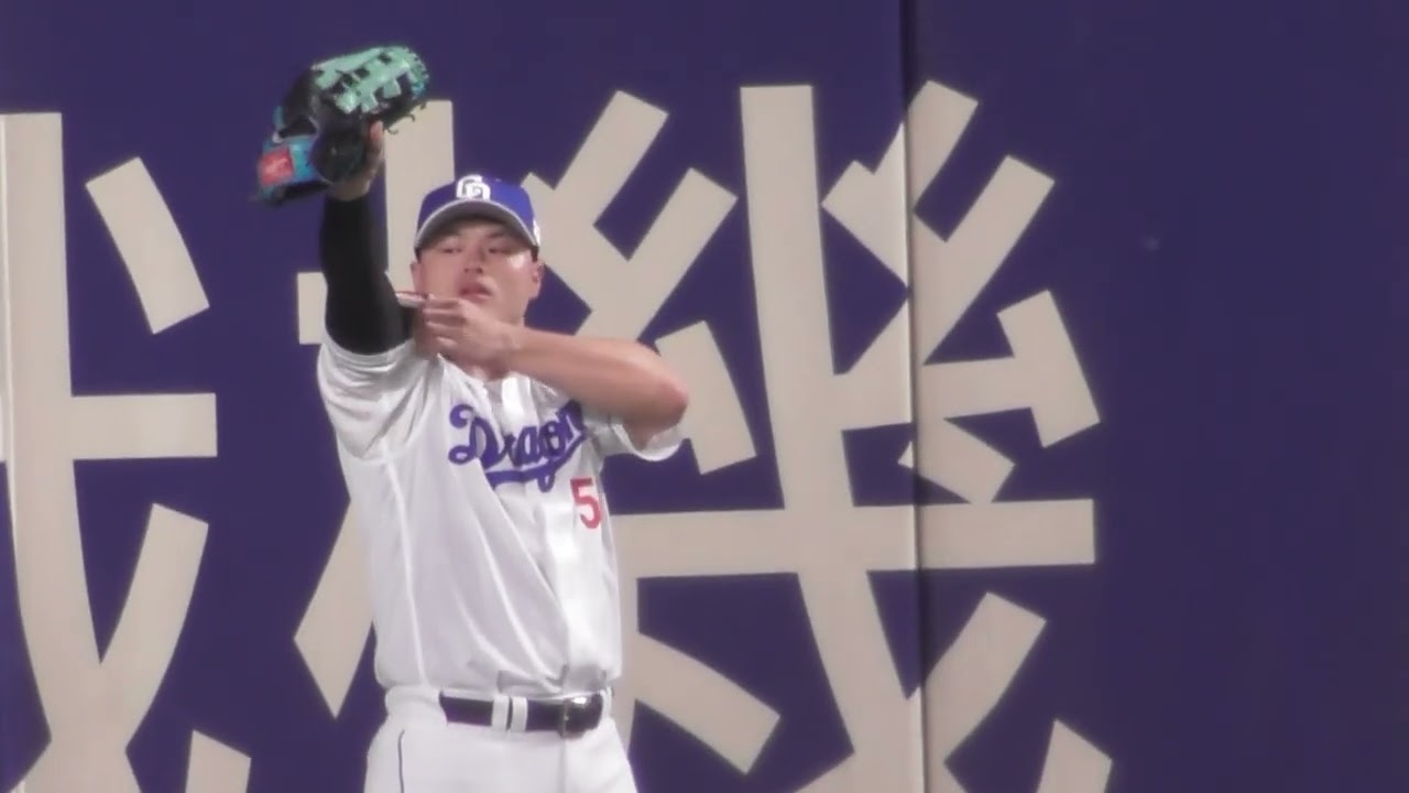 守備中の中日ドラゴンズ細川成也さん