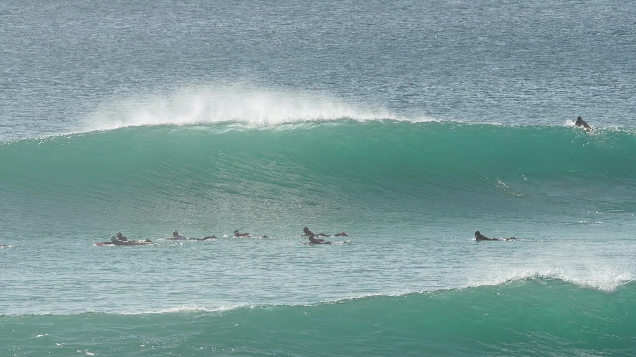 BIG WAVES HIT DREAMLAND BEACH – FREESURFERS CHARGE HARD!