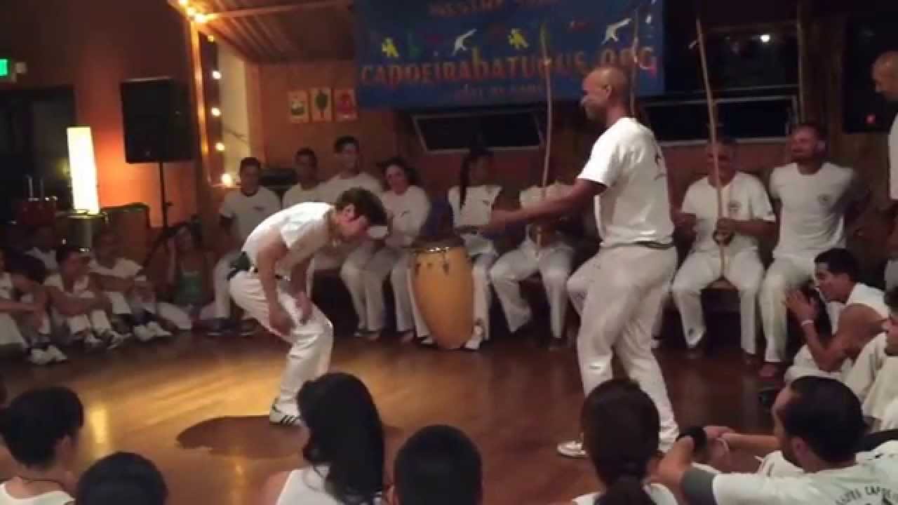 Beautiful game with Contra Mestre Muito Tempo and Professor Jun at #capoeirabatuque Batizado