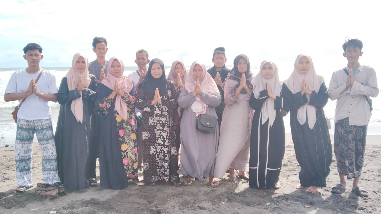 Ziarah Jateng Yogyakarta Keluarga Buyut Mukhamad Usman Dukumire Cirebon bersama Kayana Tour