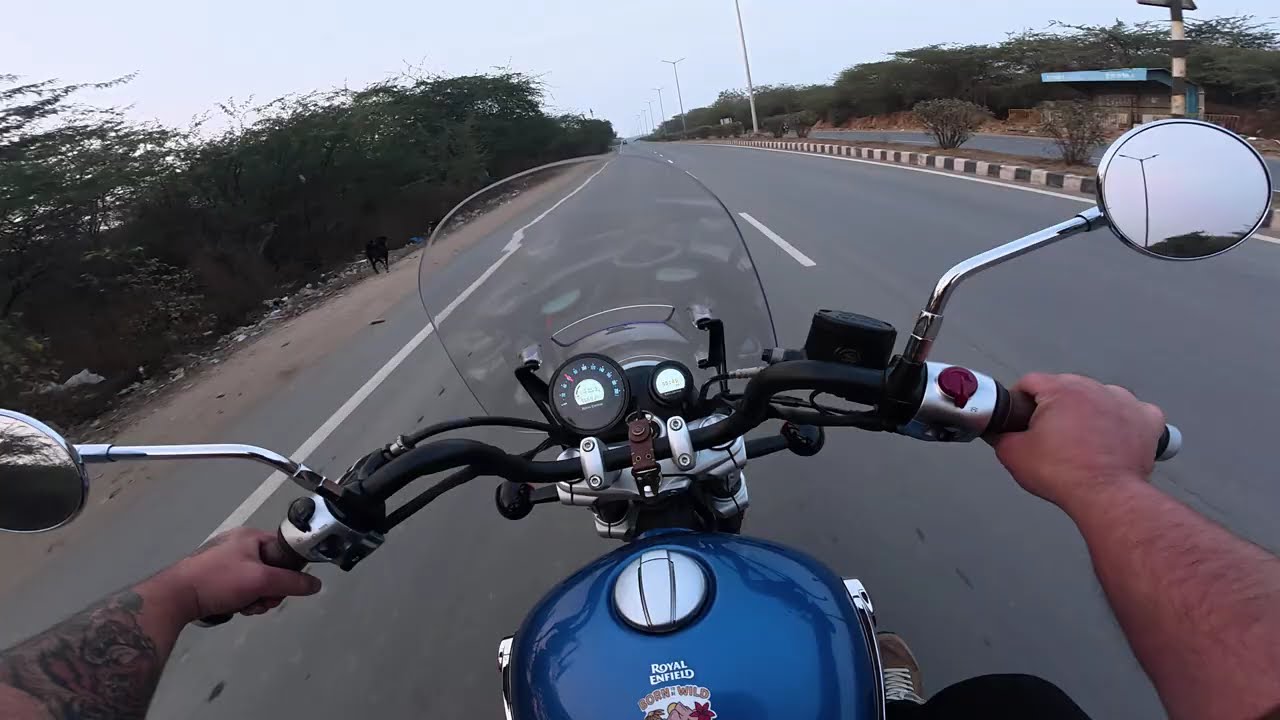 Captivating evening winter ride on a super meteor 650. 🏍️🏴&zwj;☠️