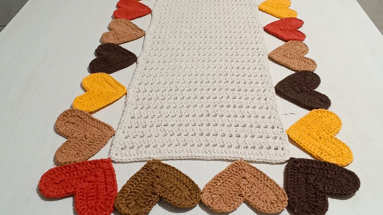 Trilho de mesa corações 