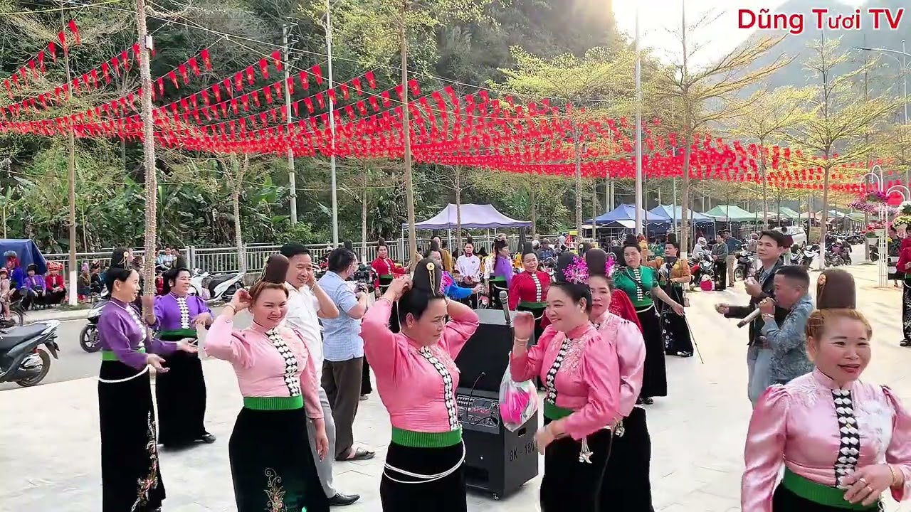 Ngày tết đông vui tại công viên thuận châu 
