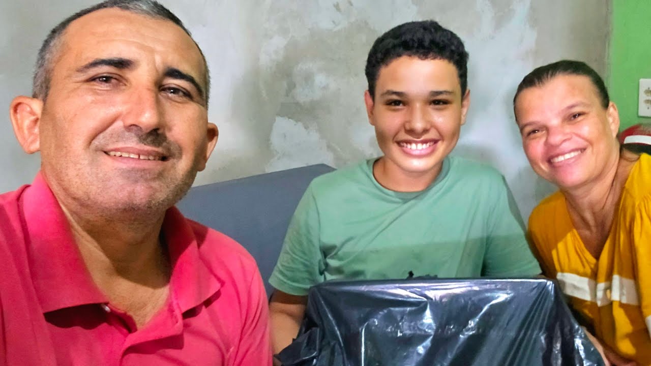 VEJA O LINDO PRESENTE QUE MEU FILHO GANHOU ELE FICOU MUITO AGRADECIDO 