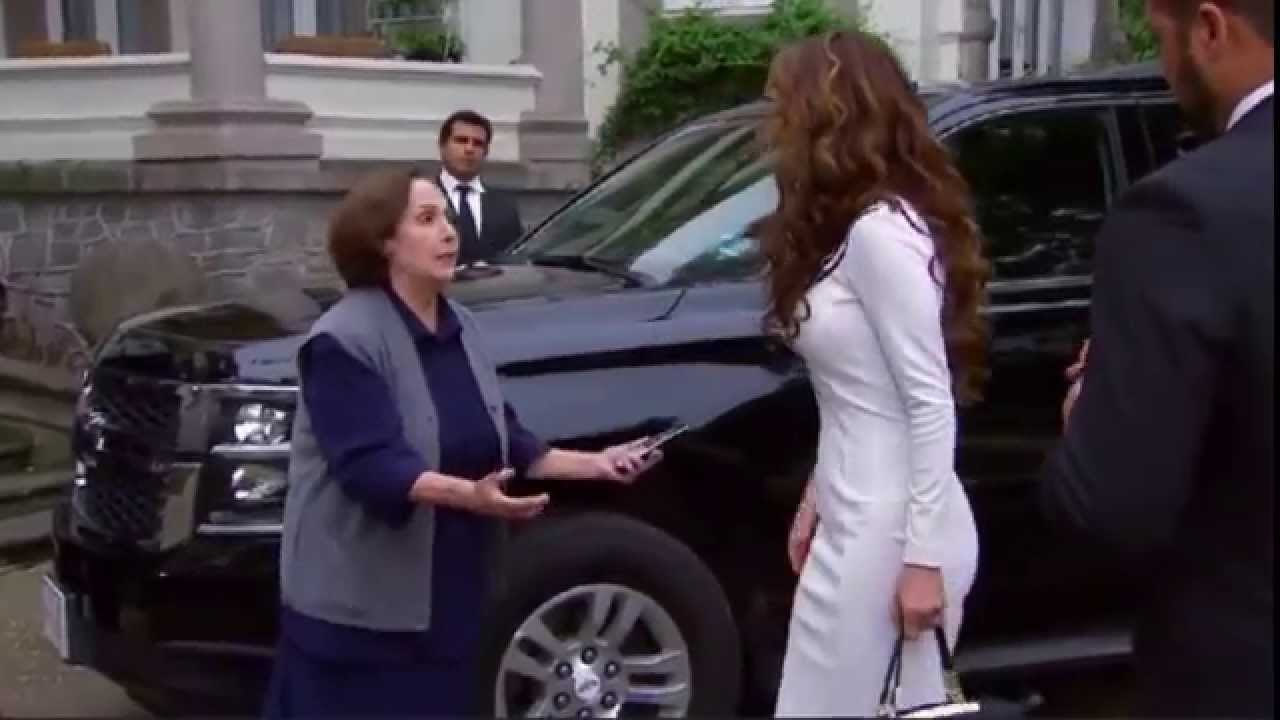 Susana Gonzales (vestido blanco 2015)