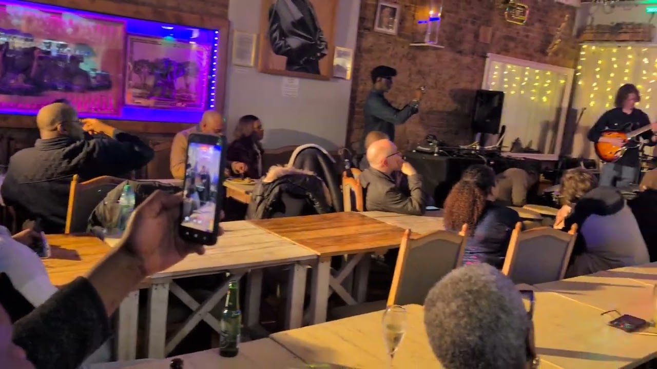 Smooth jammin' with Shay & Second Floor Funk band @Tropics68  #livemusic #jamsession #london #funk