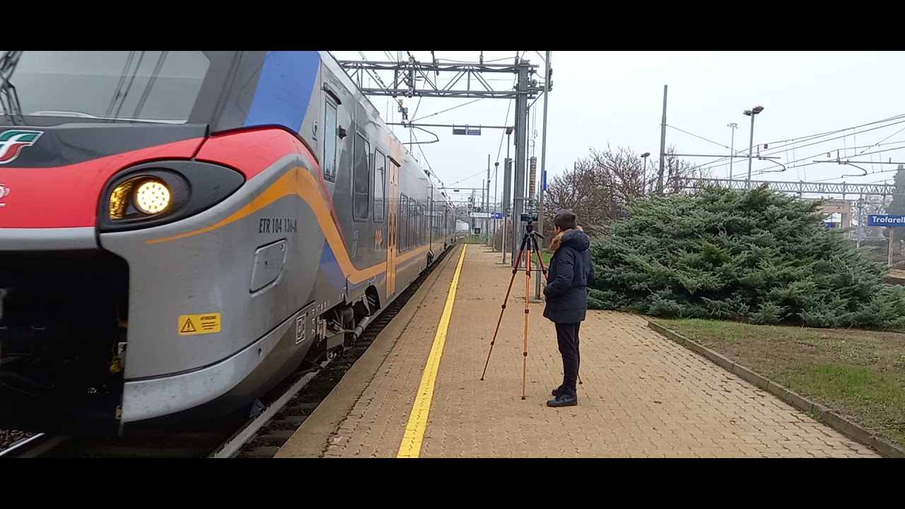 Una giornata di treni alla stazione di Trofarello