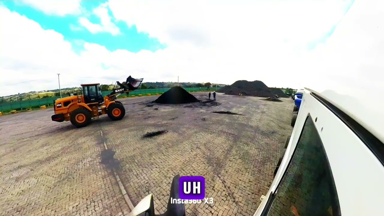 Первое видео 2026 года: Как загрузить самосвал с боковой разгрузкой 🦺🇿🇦🚛 #зрители #лучшиемоменты ...