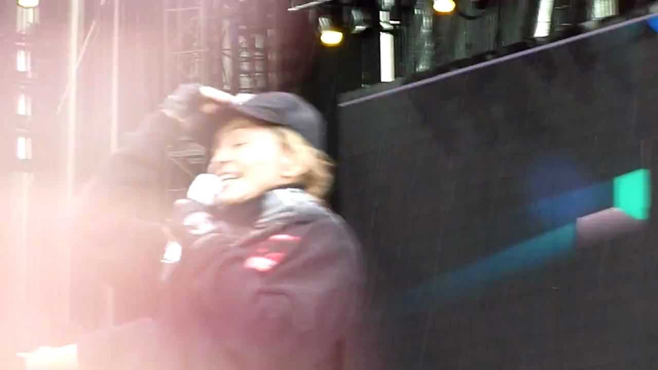 Madonna MDNA Tour Vienna - rainy soundcheck of Celebration