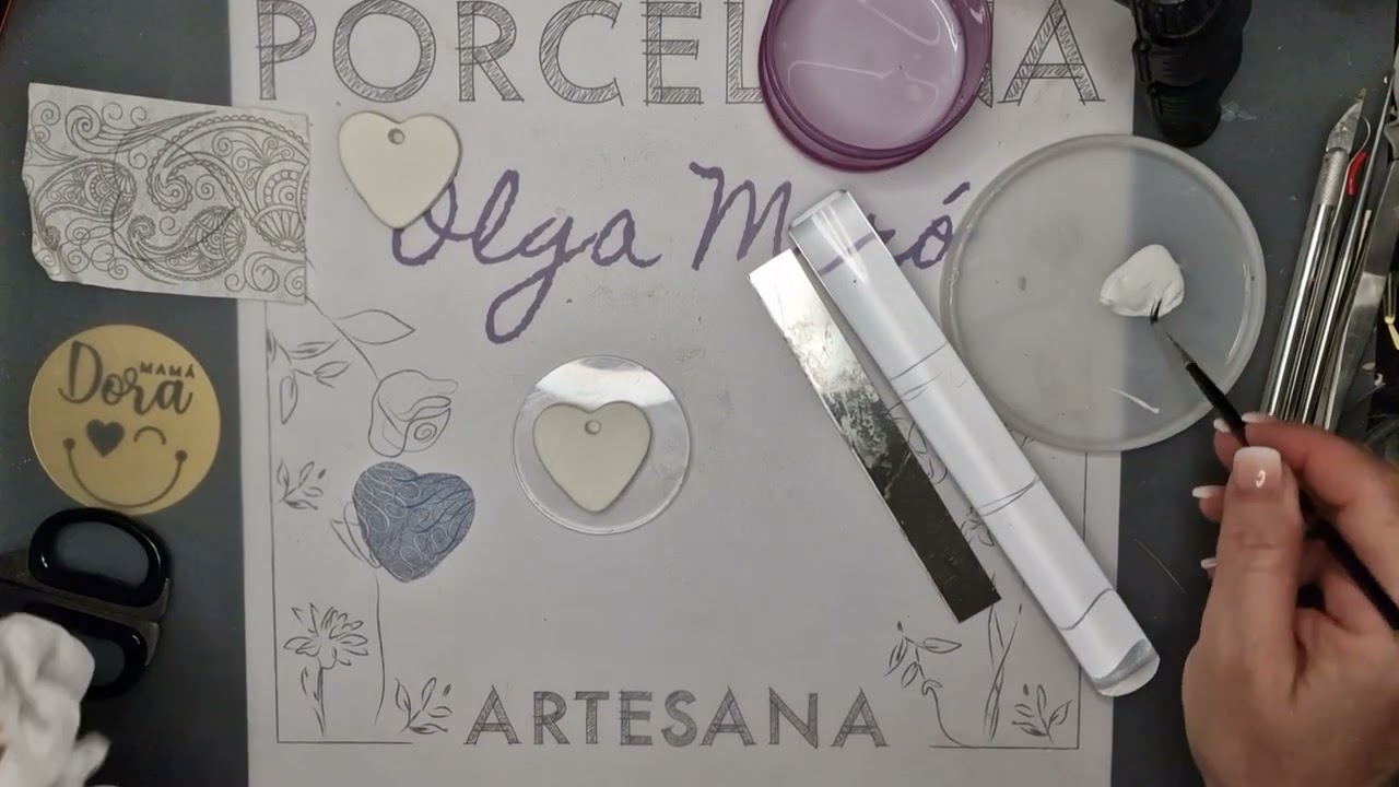 Cómo hacer TÉCNICA DECOUPAGE Y PORCELANA FRÍA. Corazones para collares. 🩵🤍