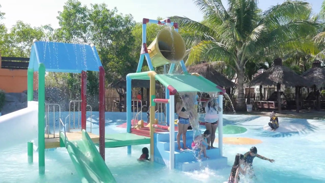 bucket dump at Aquatica Marina Water Park,