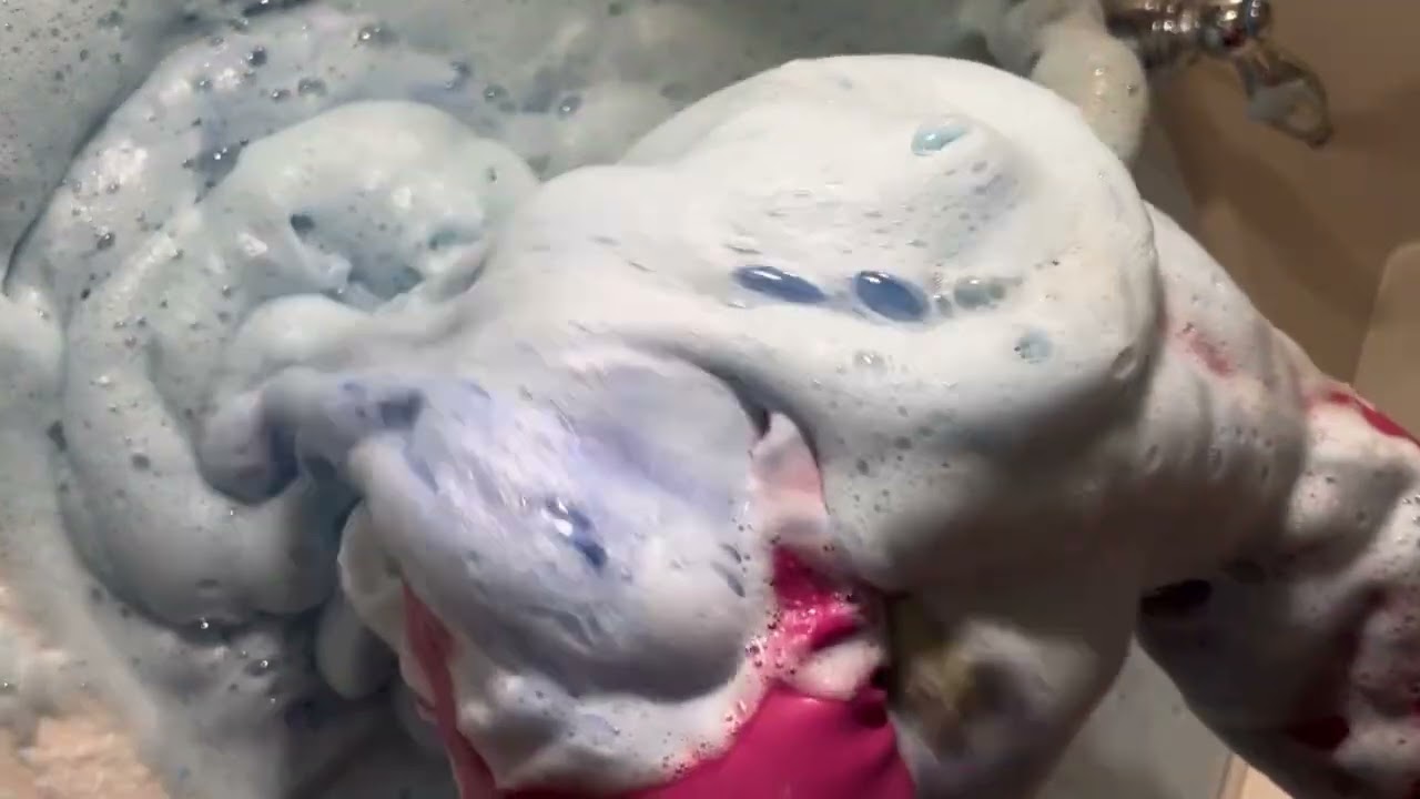 Sponge Squeezing ASMR With Laundry Powder