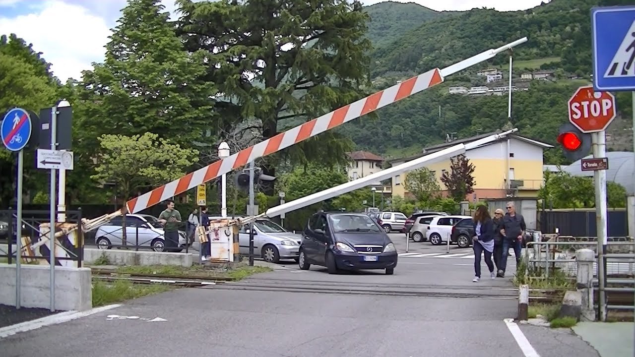 Spoorwegovergang Pisogne (I) // Railroad crossing // Passaggio a livello
