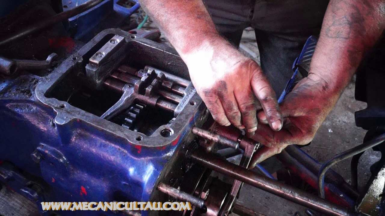 '' CUTIE VITEZA INVERSA'' DEFECT MANETA , FURCA ,AX, REDUCTOR. TRACTOR U 550