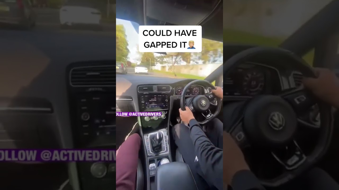 Golf R Driver Fails To Take The Gap #VOLKSWAGEN #GOLFR #OVERTAKE #FAIL