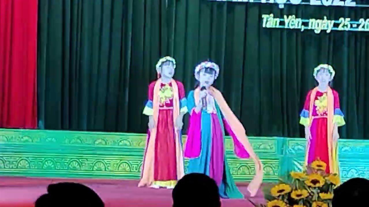 Tiết mục khai mạc Hội thi "Giai điệu tuổi hồng" năm học 2022-2023 của Tiểu học Cao Thượng.