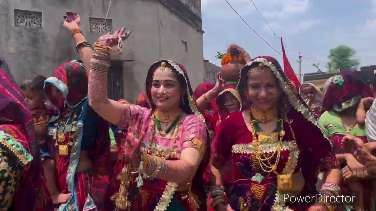 Baras baras mahara indra raja full video | Shekhawati jaatni dance video | #wedding #dance #family