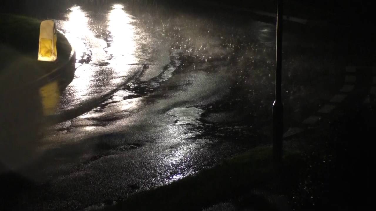 Rain, Tudor Way, Dines Green, Worcester, Worcestershire, England 7th February 2016