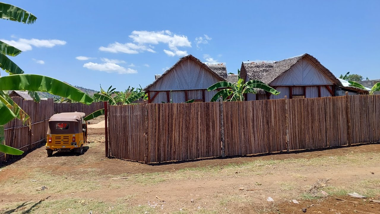 Madagascar Nosy Be working on the bungalows  🇲🇬
