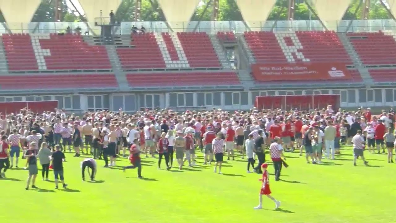 Impressionen zum Wiederaufstieg des FC Rot Weiß Erfurt