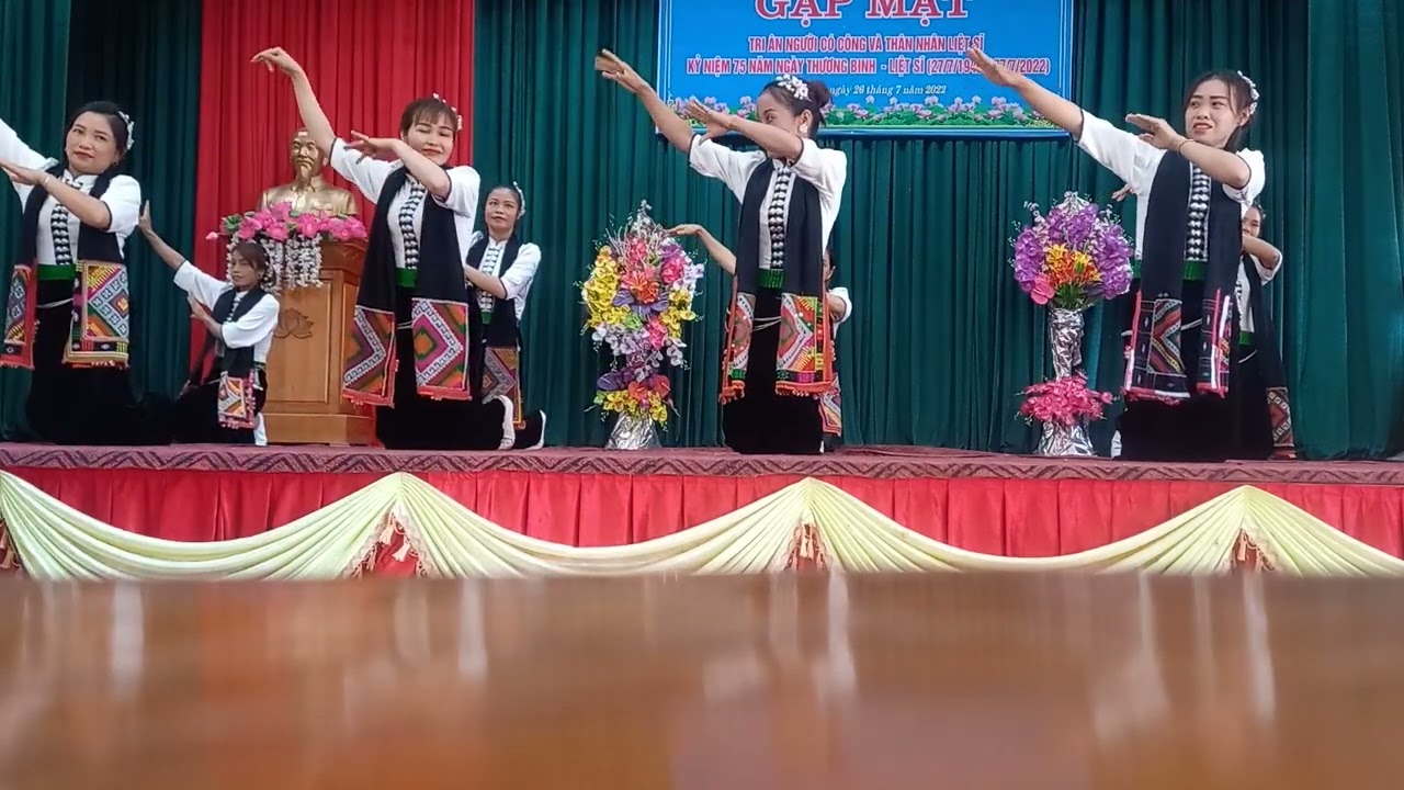 Đội văn nghệ Bản kè tèo nà Mường mộc châu