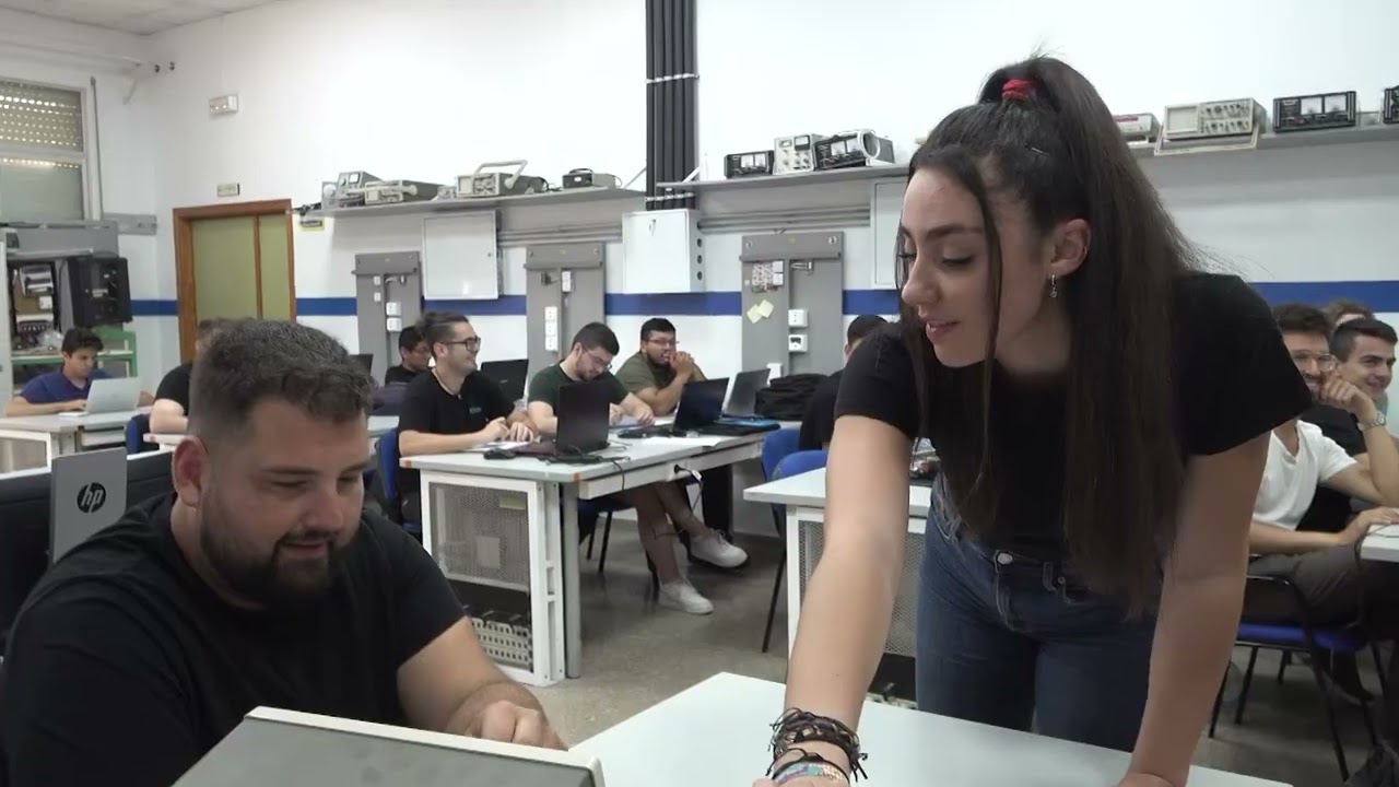 15  CIFP GRADO SUPERIOR SISTEMAS DE TELECOMUNICACIONES E INFORMÁTICOS