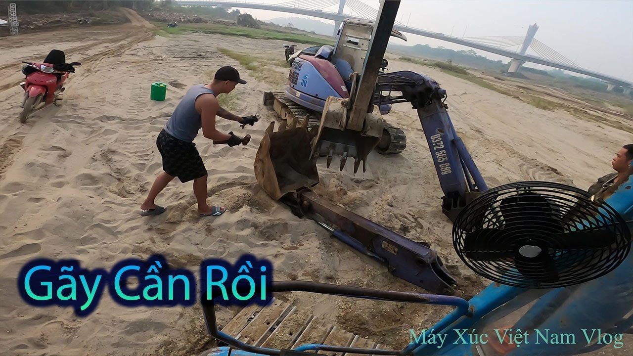 Máy Xúc Việt Nam Tập1794. Máy Xúc Bị Sự Cố  Phải Thay Cần Mới Từ Máy Xúc Komatsu Pc 50-2E Khác