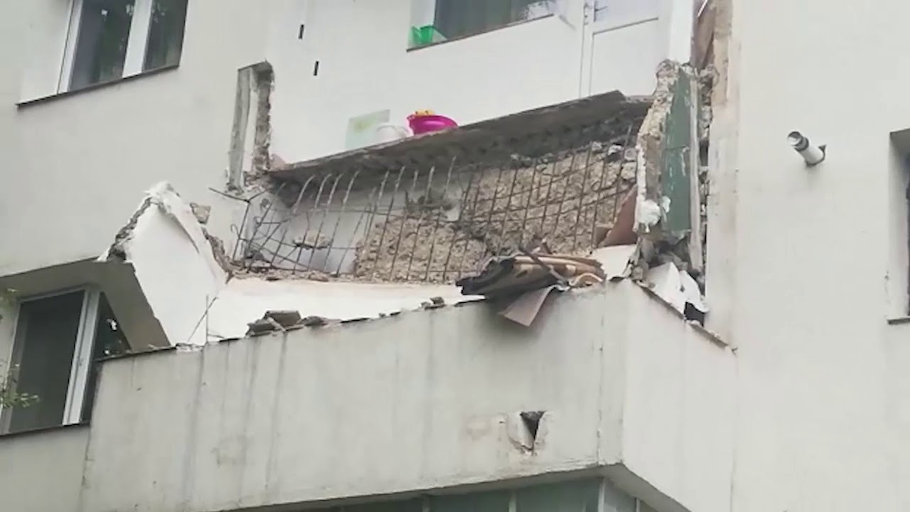 G&Acirc;NDUL LIVE. Balcon prăbușit la Vaslui! Proprietara imobilului: &bdquo;Am auzit un zgomot puternic&hellip;&rdquo;