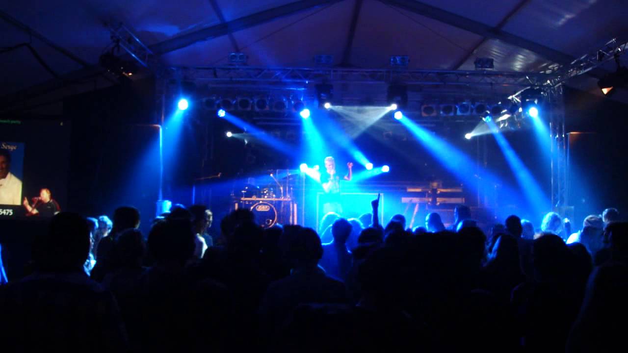 Johannes met Rain Down On Me tijdens Ster van Twente party 2013