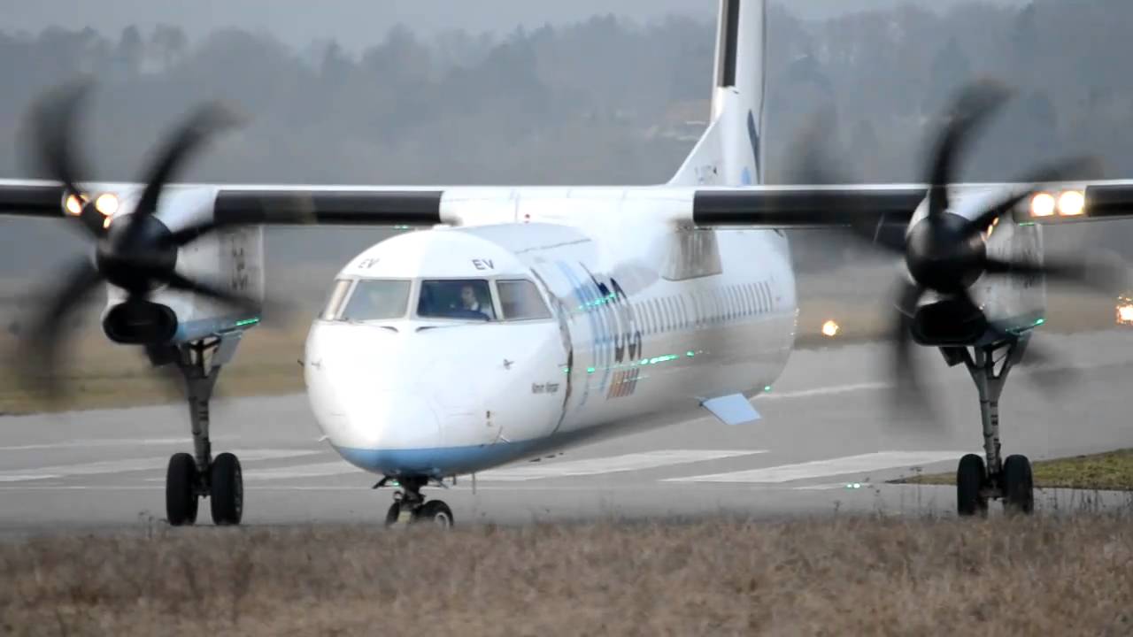Close, Powerfull Takeoff of  a Dash 8-Q402 by Flybe  HD