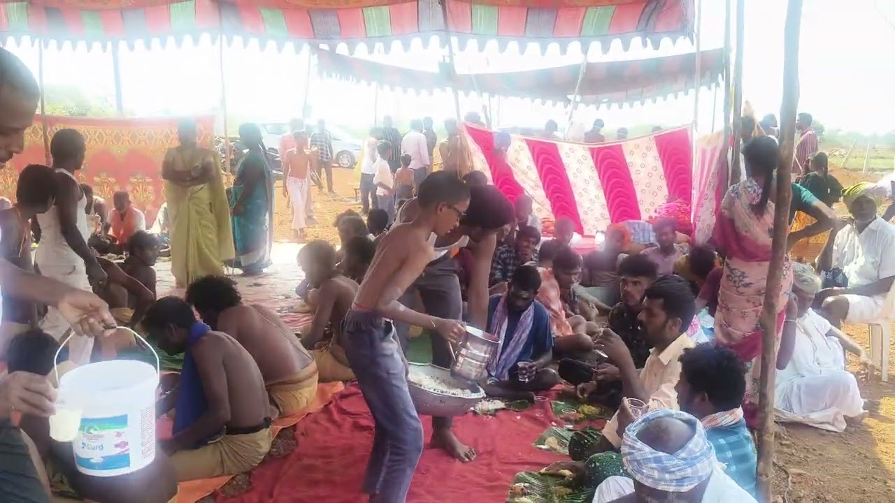 మంగనూరు హై స్కూల్  ssc బ్యాచ్2002 బ్యాచ్ విద్యార్థుల శివ స్వాములకు అన్నదానం