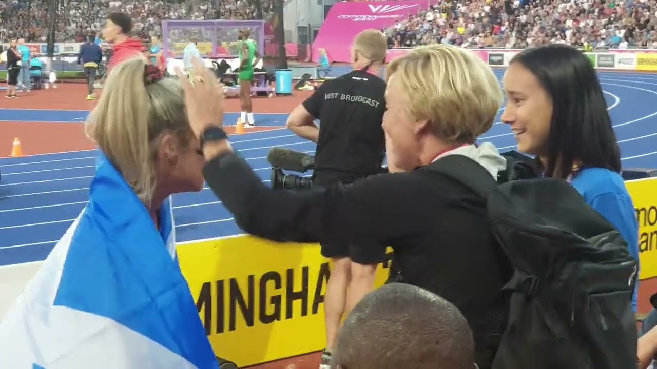 Eilish Mccolgan women's 10,000m Commonwealth champion hugs mother Liz Mccolgan 1986 champion.
