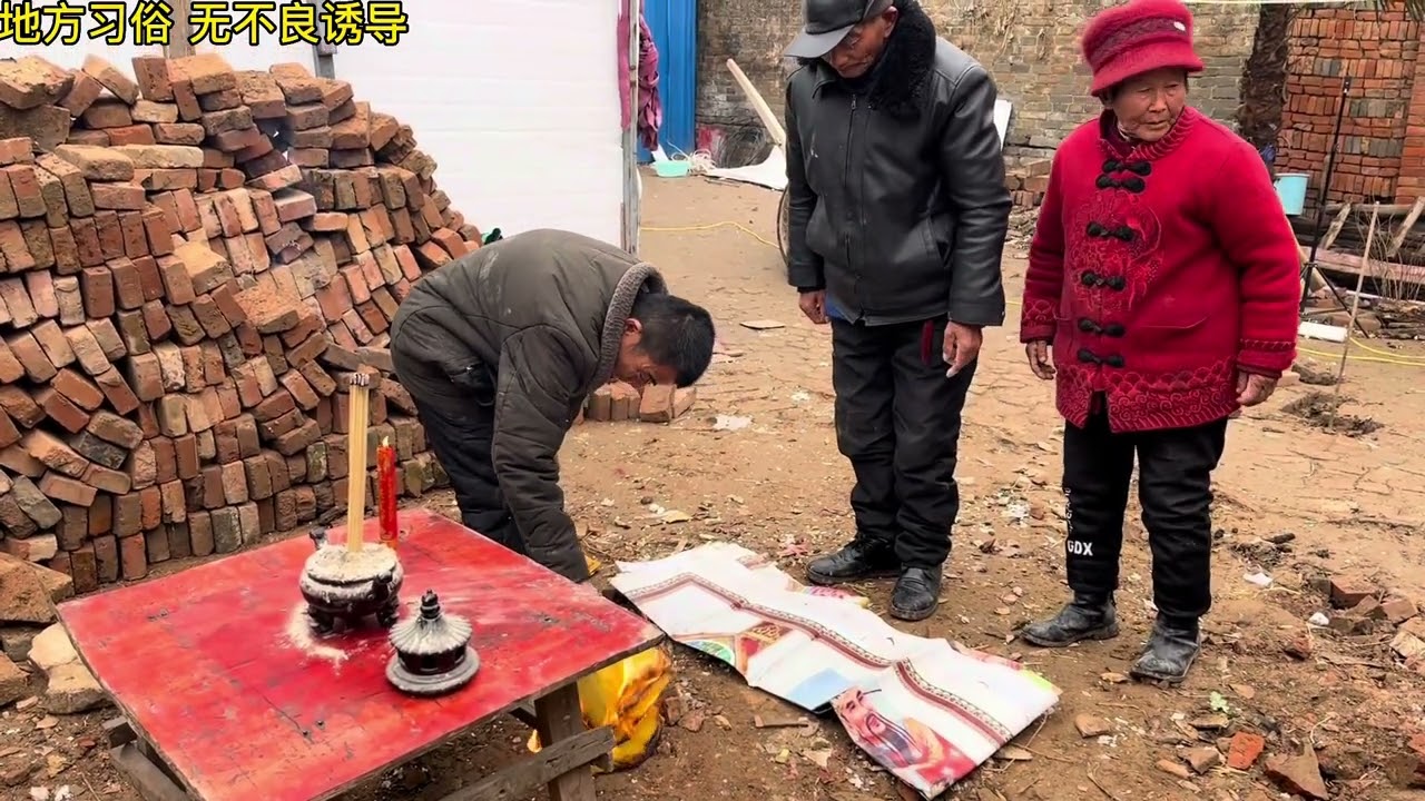 杭爸烧香！开始扒房！师傅们很给力！前期准备工作一切就绪… #我的乡村生活