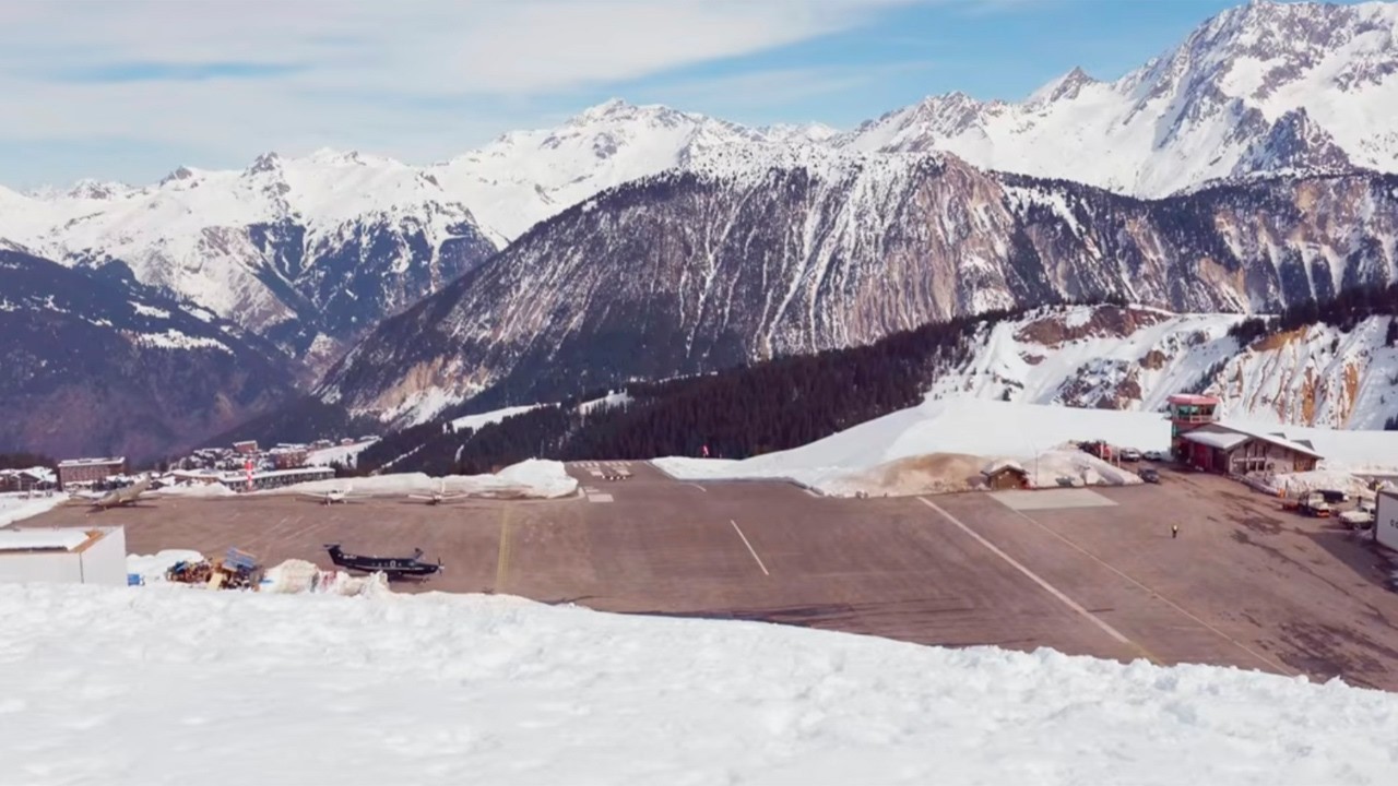 Pilatus PC-12 in Courchevel 2025