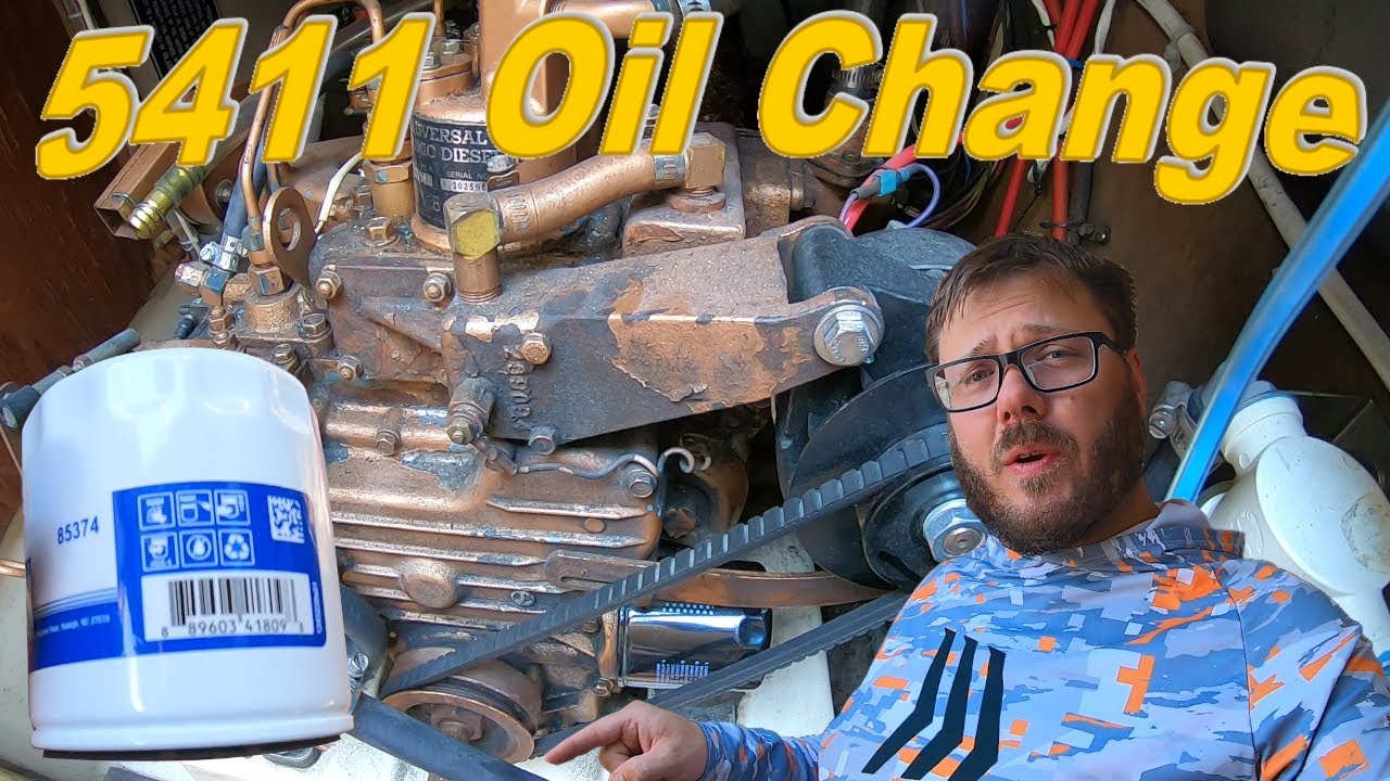 Oil change on a Universal 5411 (M15) Diesel