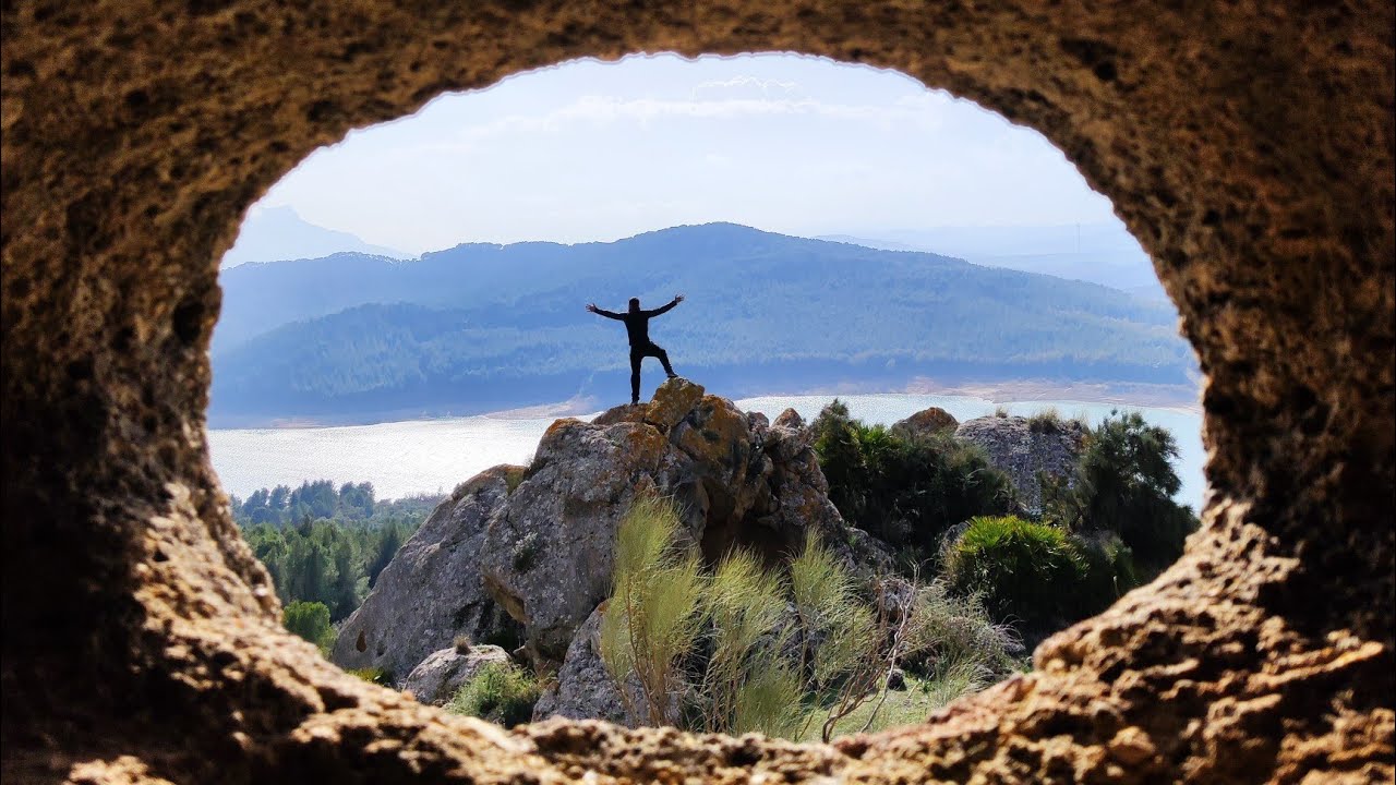 Senderismo La necrópolis de las aguilillas y los taffonis 🦅 #malaga #trekking