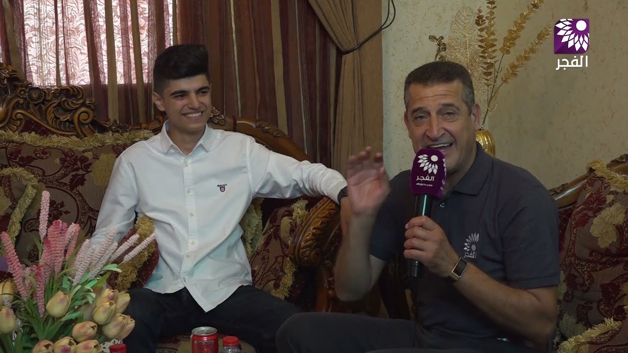 ء مع الطالب اسيد بشار طنبوز 99.6 الفرع العلمي الثاني على طولكرم مكرر