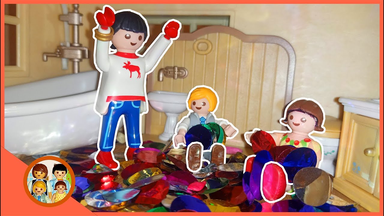 بيتنا كله بقي كور ملونة 🎉🎊🤹 _ عائلة احمد و زينة _ play mobil