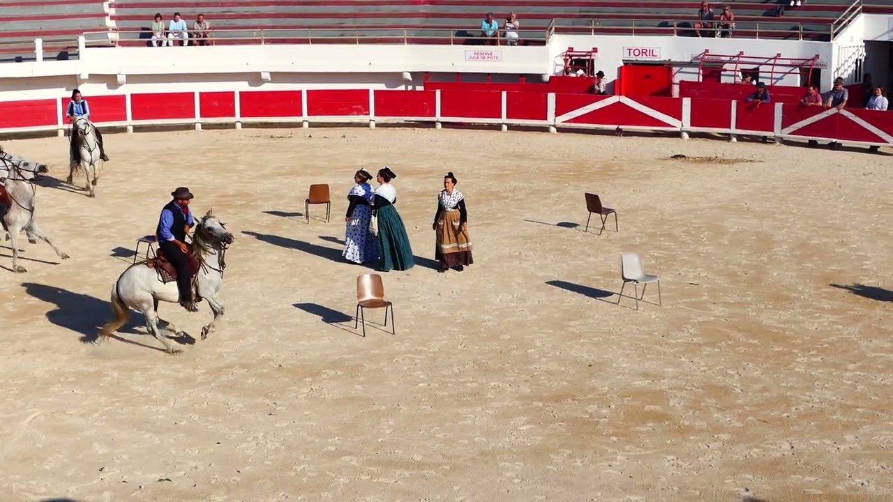 Spectacle Camarguais - Les ar&egrave;nes de Saintes Maries de La Mer - 14 juin 2024
