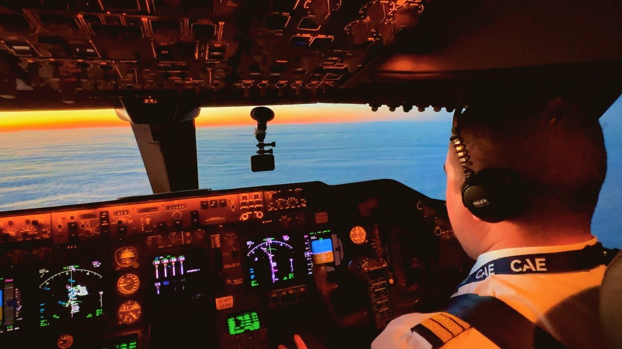 BOEING 747-400 COCKPIT VIEW - ISTANBUL AIRPORT - BEAUTIFUL SUNSET APPROACH #boeing747 #sunset