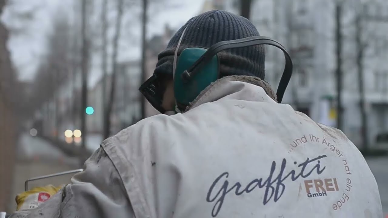 Klinker reinigen (Graffitientfernung) - Graffiti FREI GmbH