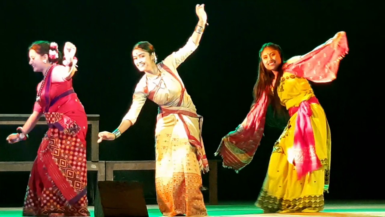 অসমৰ জনগোষ্ঠীয় নৃত্য।