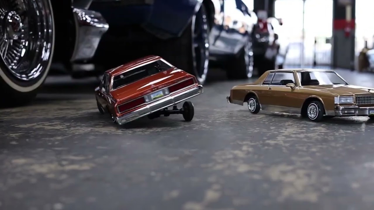 Redcat Caprice Classic RC Car - 1:10 1987 Chevrolet Caprice Classic Hopping Lowrider