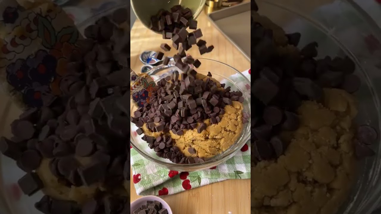 Brown butter chocolate chunk sheet pan cookies #cookies #cookie #cookierecipe #cookierecipes