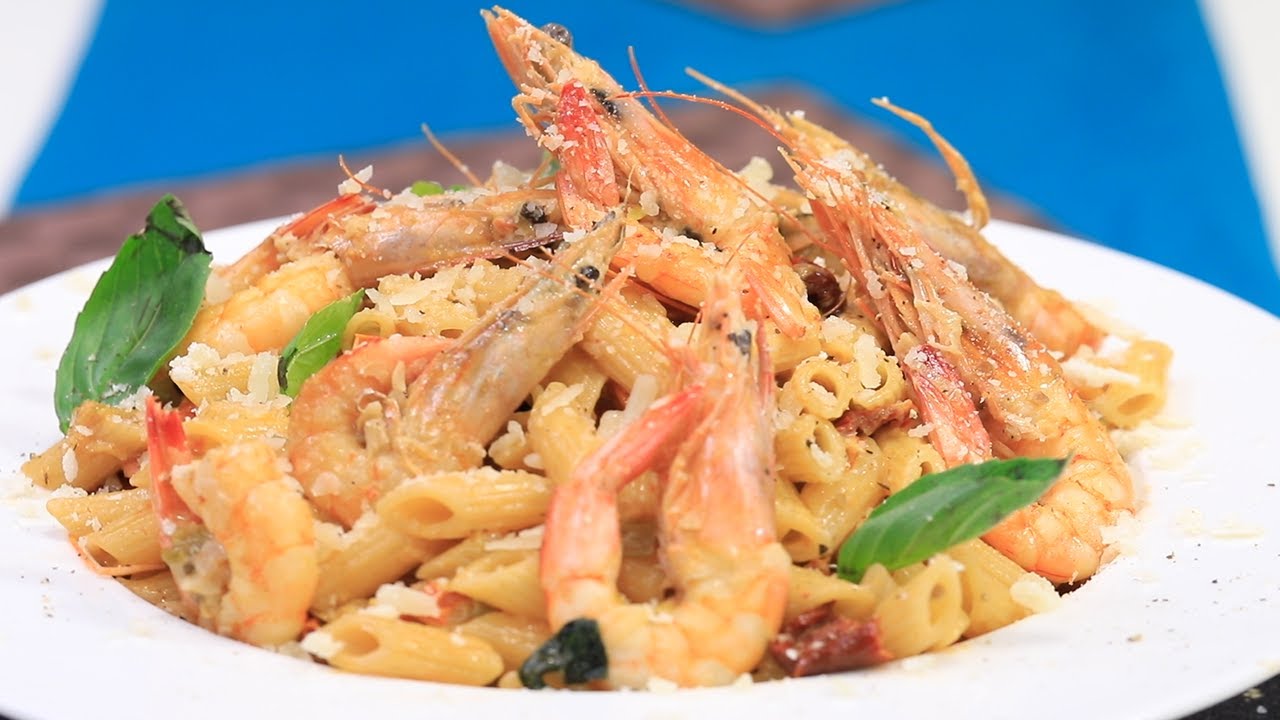 Pâtes aux crevettes sauce rosée - مقرونة بلومة بالكروفات مع الصلصة الوردية