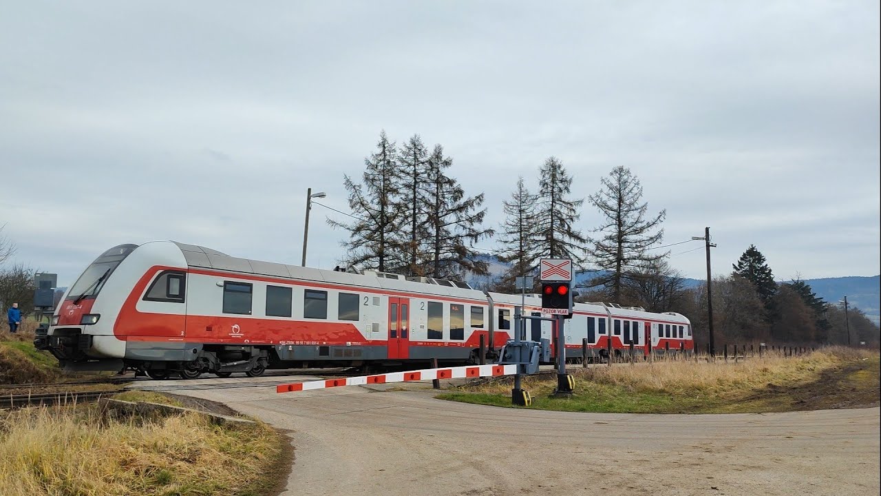 Železničn&yacute; prejazd/Railroad crossing Horn&aacute; &Scaron;tubňa ● Os 7512 ● Horn&aacute; &Scaron;tubňa (4K)